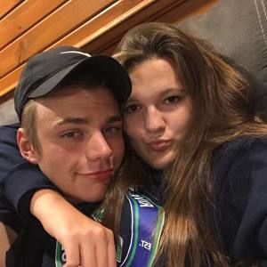 Meet your Posher, Chloe